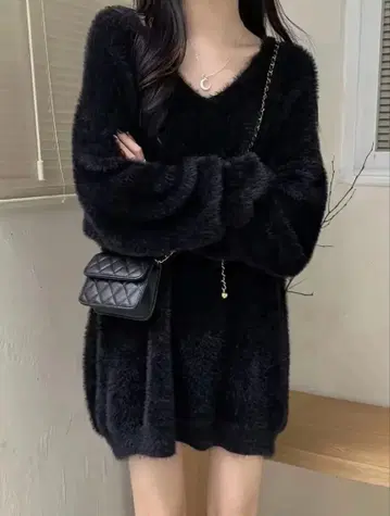 여성용 복슬복슬 블랙 V넥 튜닉 스웨터 S 사이즈