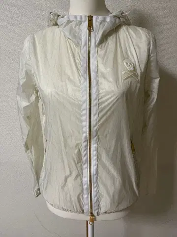 새상품급 마크앤로나 화이트 나일론 자켓