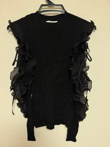 [정품] 프릴 슬리브 니트 풀오버 SNIDEL 블랙