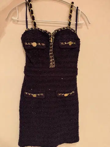 an 블랙 체인 스트랩 타이트 드레스