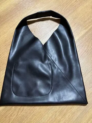 블랙 가죽과 원단 숄더백