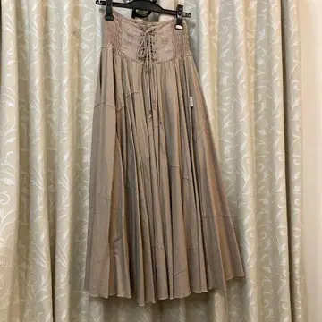 [ OZZ ] 베이지 플레어 스커트 레이스업 허리 버슬 변형 가능