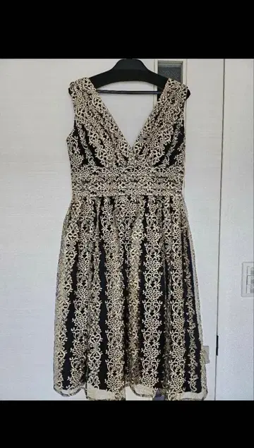 SETTAN 엘레강트 블랙 골드 자수 드레스 erukei