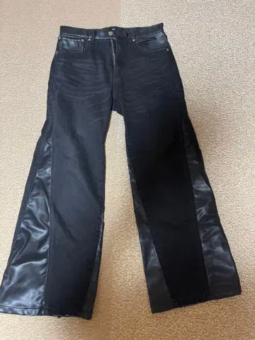 부츠컷 데님 플레어 데님 블랙