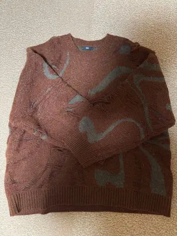 브라운 추상 무늬 니트 스웨터