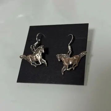 이아 파피용 귀걸이 말