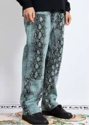 PLEASURES 팬츠 자이언 스네이크 더블니