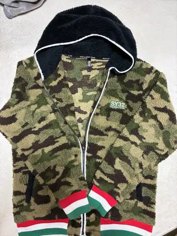 SV32 카모 패턴 플리스 후드티