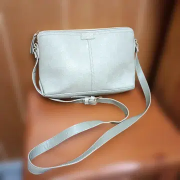 베이지 합성 피혁 숄더백