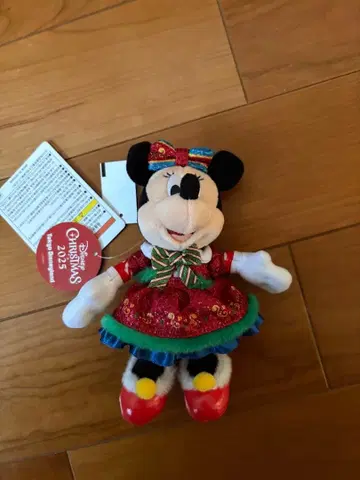 디즈니 2025 크리스마스 미니 인형 배지