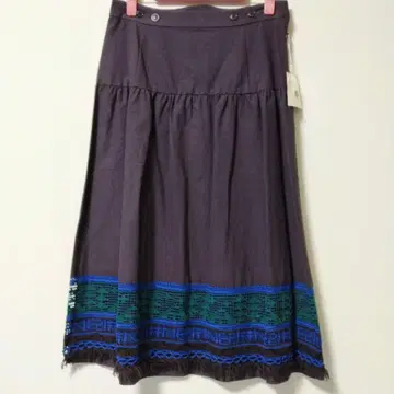 [ 미사용 새상품 ] Nenet 자수 스커트