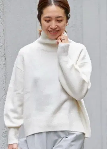 [ 미사용 새상품 ] 이에나 아쿠아 AQUA 하이넥 풀오버 내추럴