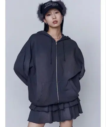 EMODA 쉐이빙 오버 지퍼 후디 맨투맨 티어드 미니 스커트