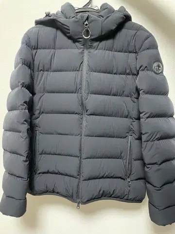 케이프 후드 부착 다운 자켓