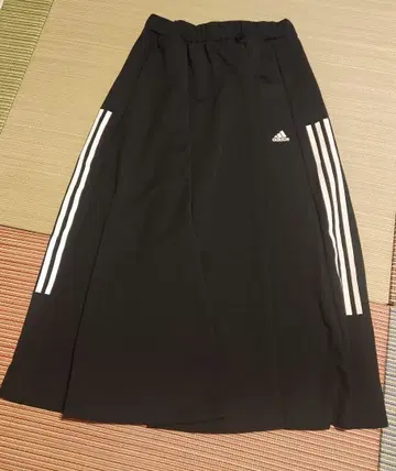 adidas 플레어 롱 스커트 블랙