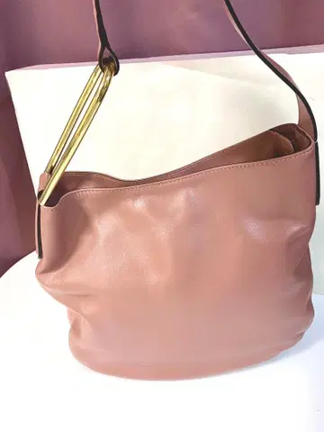 컨디션 최상 이탈리아제 숄더 다크 핑크