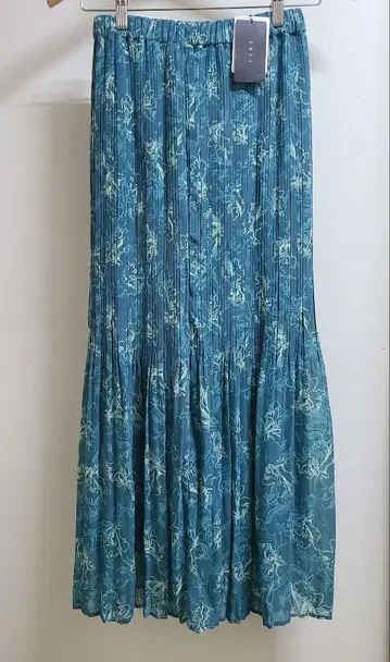 택 포함 새상품 정가 8690엔 KBF+ 프린트 플리츠 스커트 롱 맥시