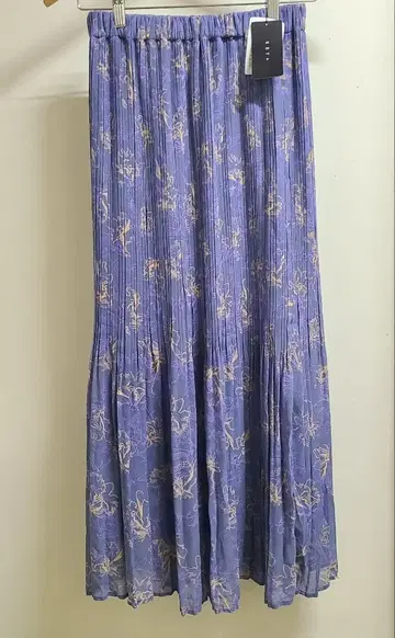 택 포함 새상품 정가 8690엔 KBF+ 프린트 플리츠 스커트 롱 맥시