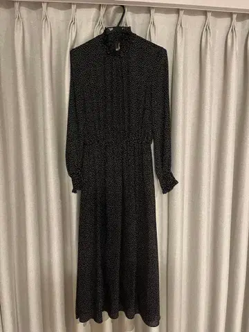 LOULOU 블랙 도트 맥시 원피스