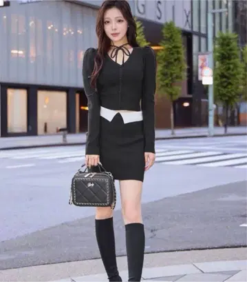 Rady 레이디 바이컬러 스커트 니트 셋업 (이너 팬츠 포함)