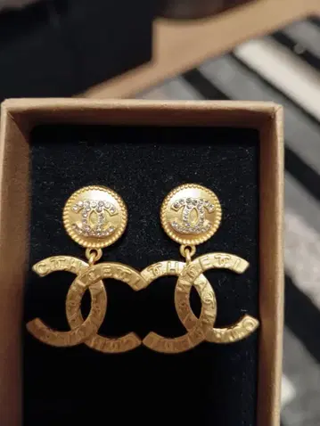 미사용 CC 마크 귀걸이