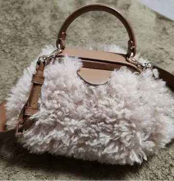 ZARA 퍼 복슬복슬 숄더백 베이지 핸드백
