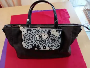 Che Che 비즈 장식 핸드백