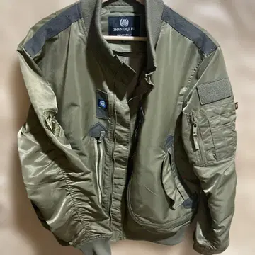 새상품급 MA-1 타입 자켓 M 사이즈 올리브 그린