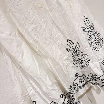 ASHLEY STEWART 자수 화이트 롱 스커트 하의