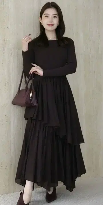 [ 새상품 ] 아뉴앙스 보트넥 불규칙 밑단 도킹 니트 원피스