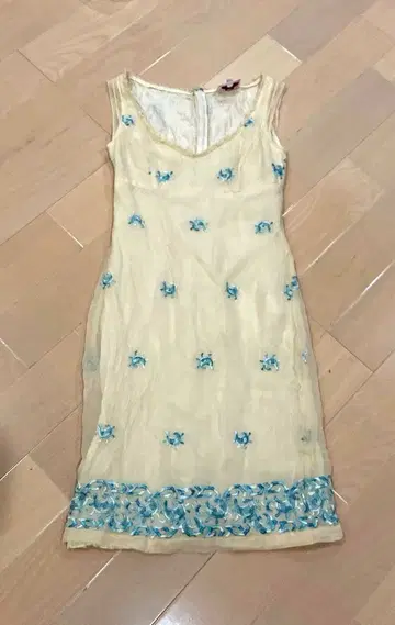 TOCCA 실크 100% 크림색 자수 슬리브리스 원피스