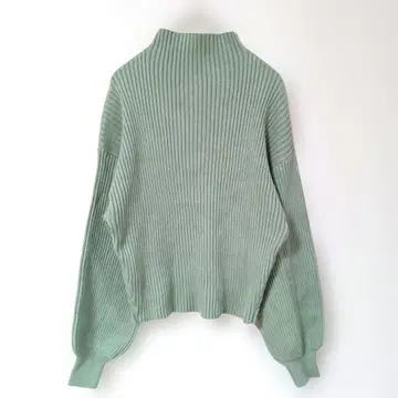 리브 니트 숏 기장 하이넥 그린 계열 볼륨 소매 심플 깨끗함
