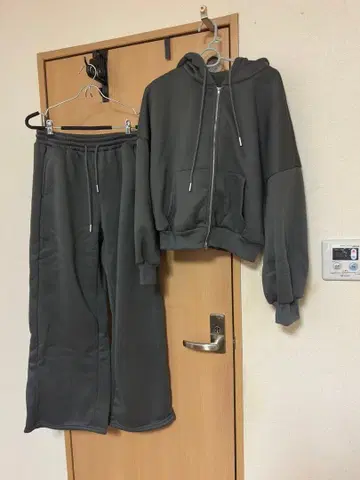 다크 그레이 후드 부착 맨투맨 세트 미사용 새상품