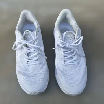 FILA 화이트 스니커즈 26.5