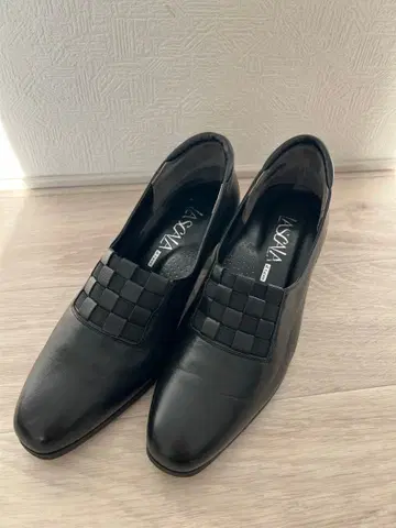 LASCALA 블랙 가죽 펌프스