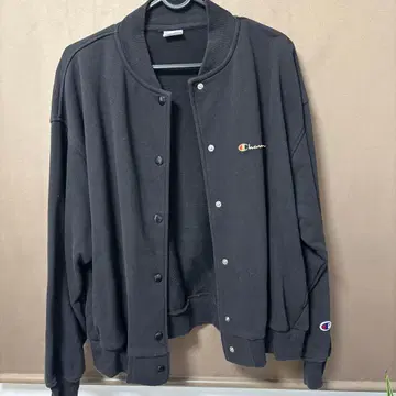 챔피온 맨투맨 소재 블랙 바시티 자켓