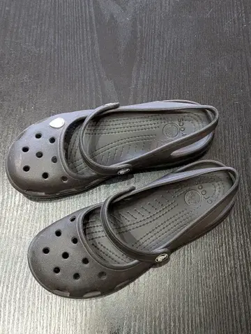 블랙 클로그 샌들 crocs