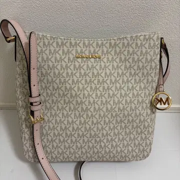 미사용 새상품 마이클코어스 숄더백 시그니처 패턴
