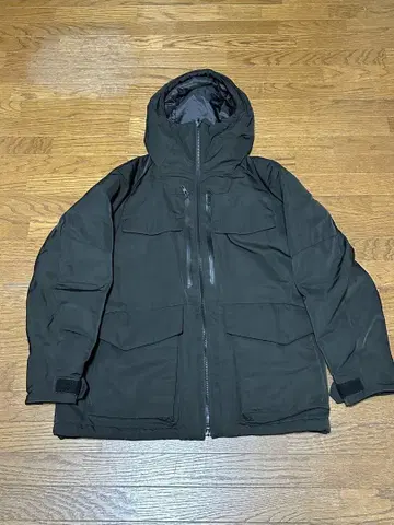 유니클로 화이트 타운테니어링 하이브리드 다운