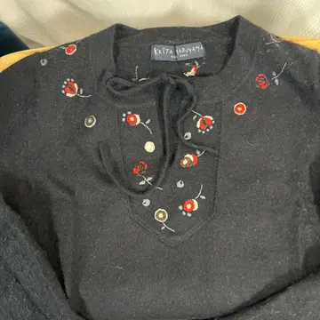 KEITA MARUYAMA 블랙 꽃무늬 자수 니트