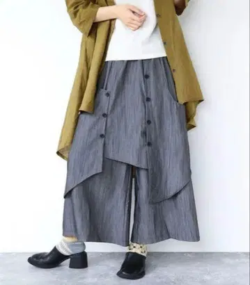스트라이프 그레이 버튼 와이드 팬츠