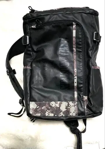 ALPHA 블랙 백팩 카모 패턴
