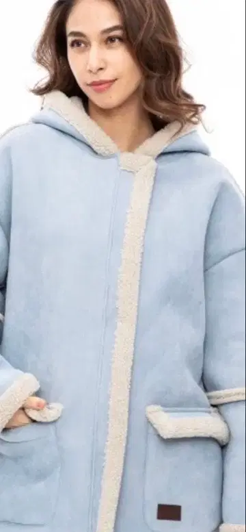 빌라봉 무스탕 후드 부착 롱 코트 라이트 블루