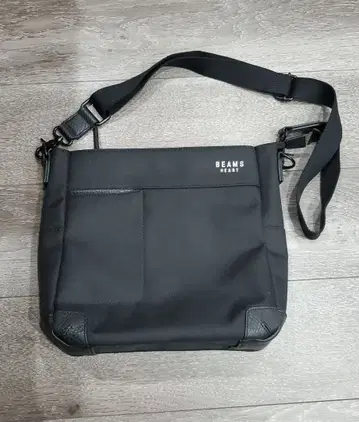 BEAMS 블랙 숄더백