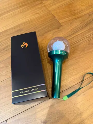 MGA 공식 라이트 스틱 그린