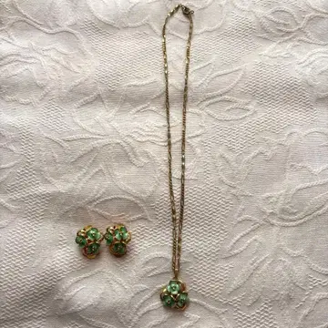 꽃 모티브 목걸이와 귀찌 세트