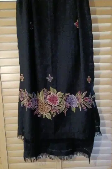 울 자수 스톨 TARA BLANCA