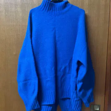 파랑 터틀넥 니트 스웨터