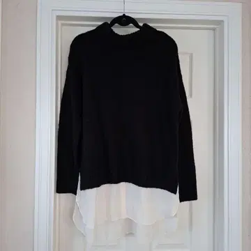 예카베카 블랙 니트 스웨터 레이어드 스타일