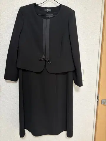 [ 19호 ] 리본 포함 블랙 원피스 수트 ( 상복 )